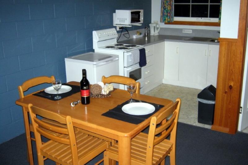 Castaway Holiday Apartments Strahan Kültér fotó